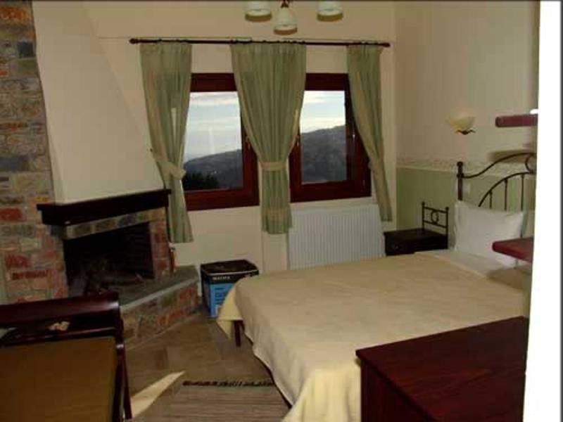 Hotel Erotas Áyios Dhimítrios 객실 사진