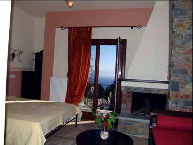 Hotel Erotas Áyios Dhimítrios 객실 사진