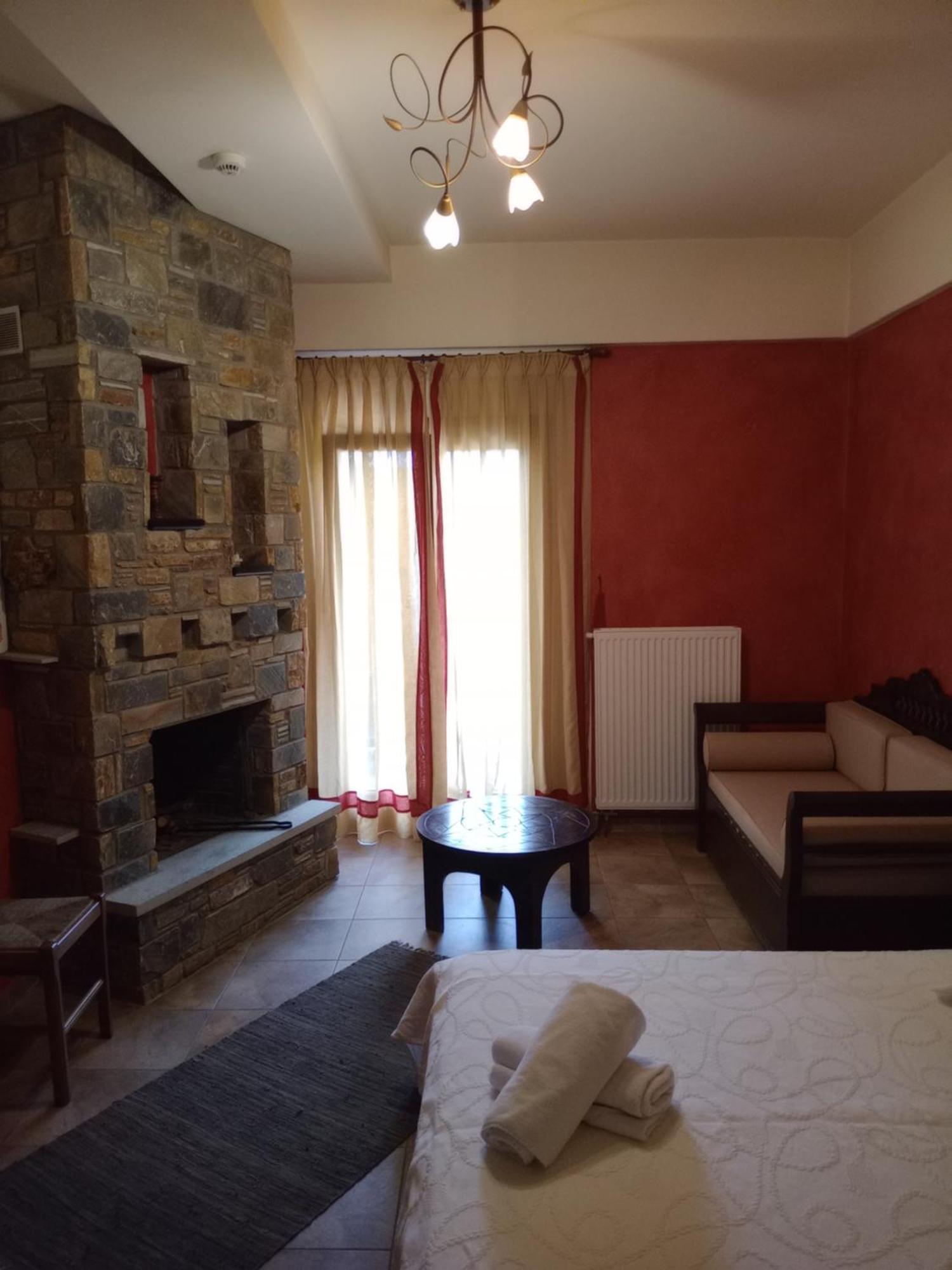 Hotel Erotas Áyios Dhimítrios 외부 사진