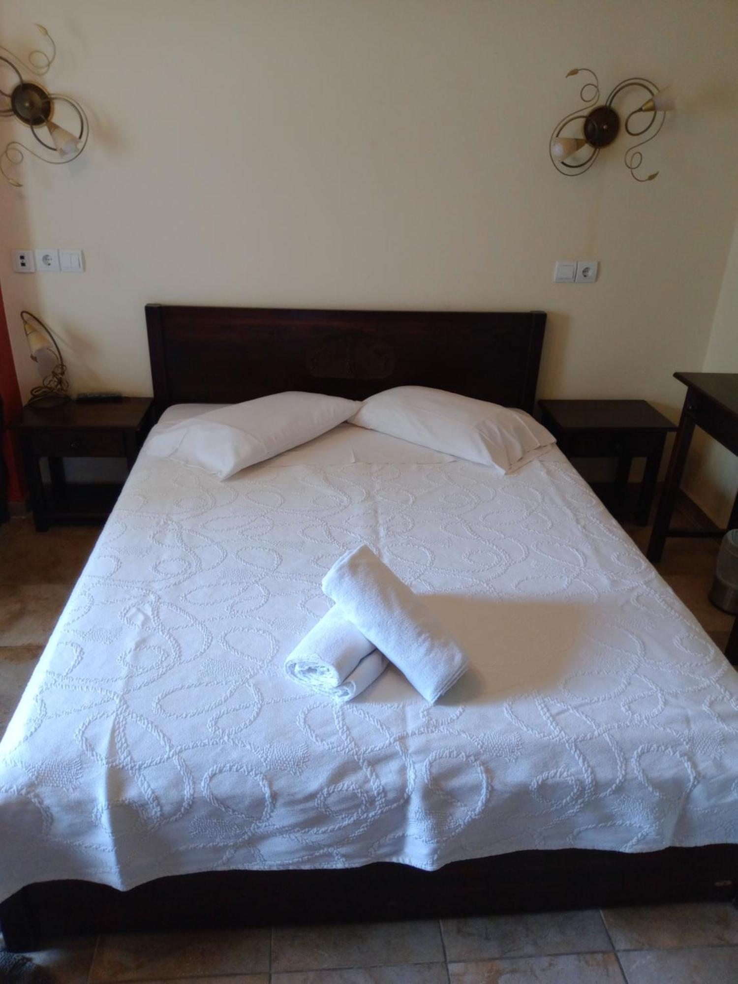 Hotel Erotas Áyios Dhimítrios 외부 사진