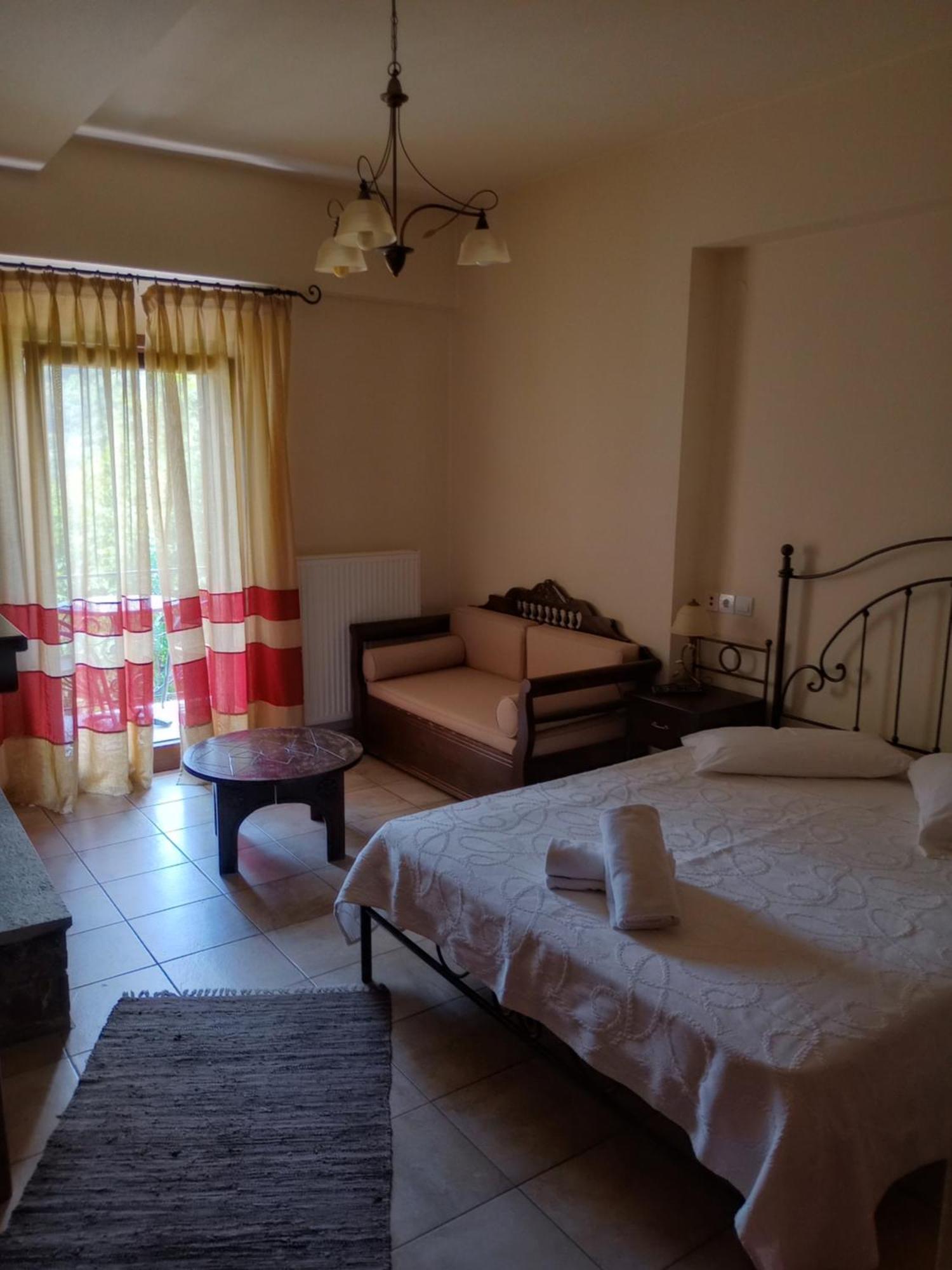 Hotel Erotas Áyios Dhimítrios 외부 사진