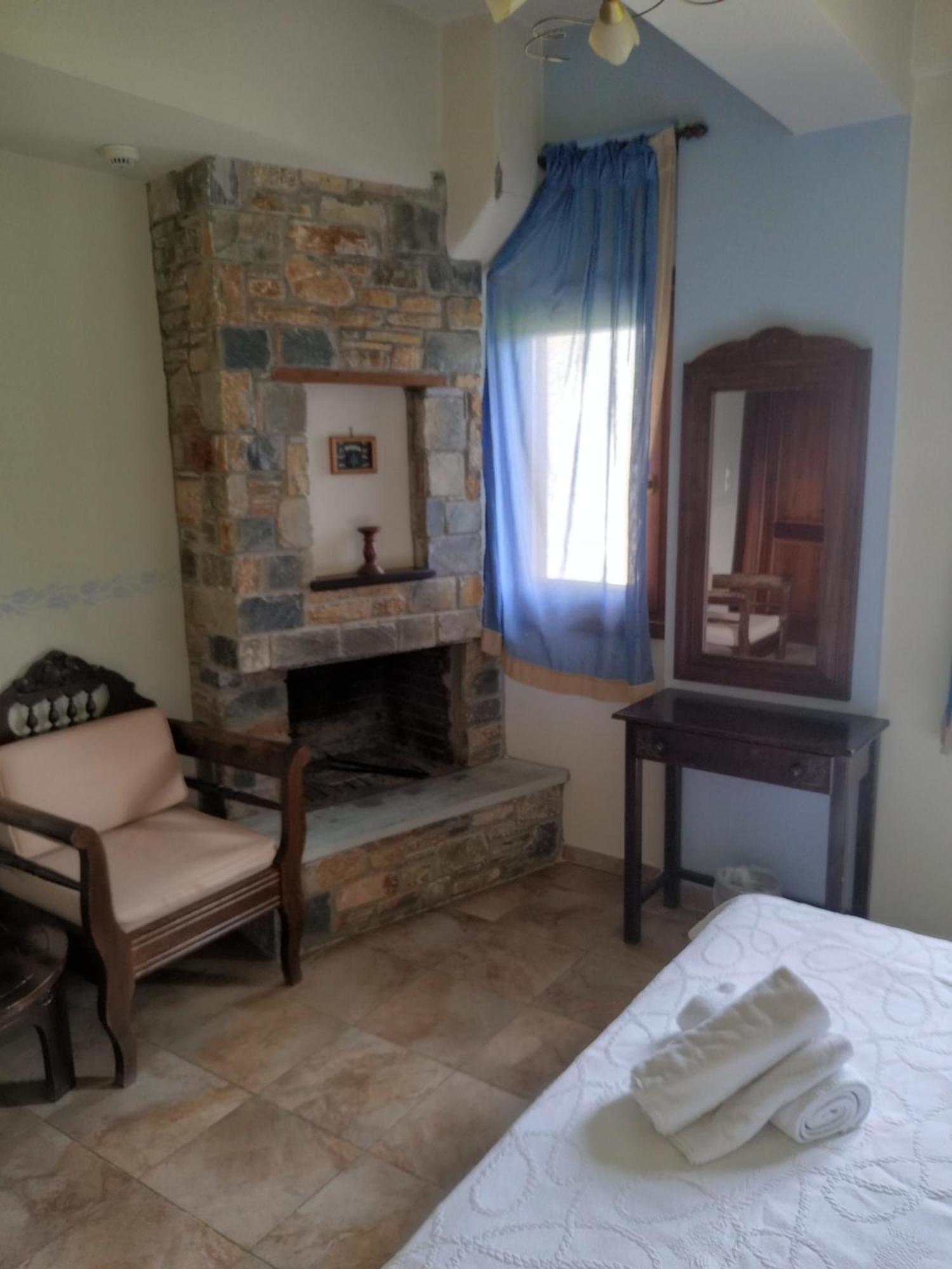 Hotel Erotas Áyios Dhimítrios 외부 사진